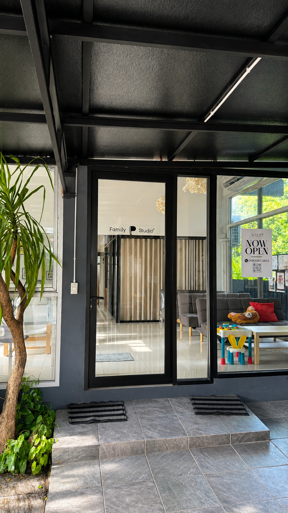 ทางเข้า Family P Studio โรงเรียนสอนดนตรีเด็ก ลาดพร้าว